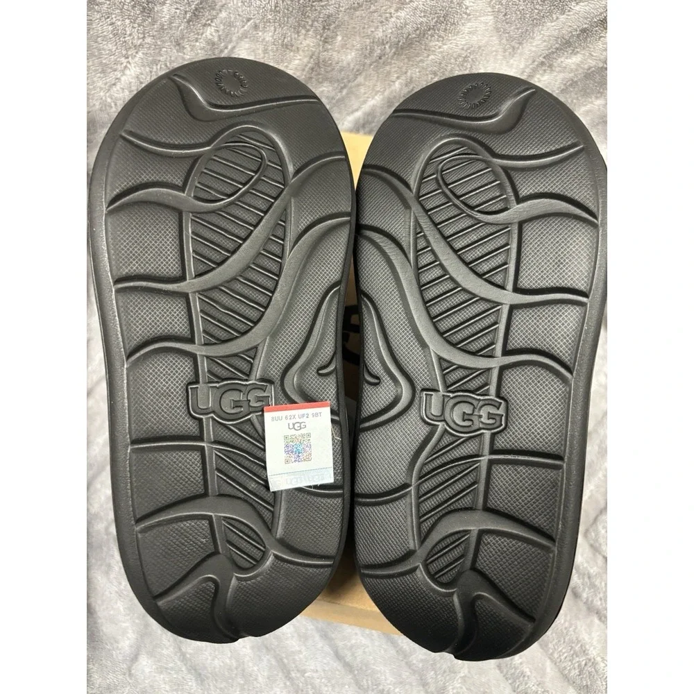 UGG Kids Sport Yeah Sandals Black Unisex Kids Size 1 -Black W/‎ B/W Strap